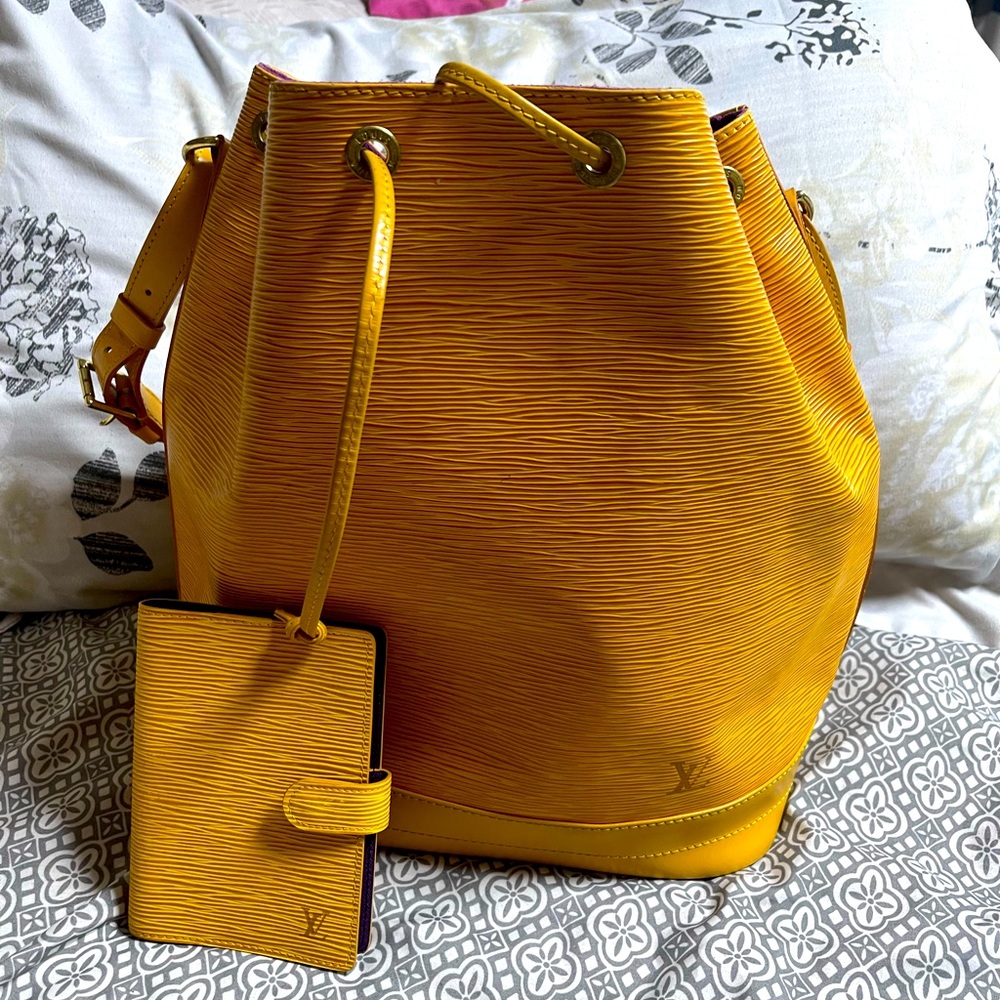 Louis Vuitton Petit Noe Epi Drawstring Shoulder bag with match Epi Agenda PM